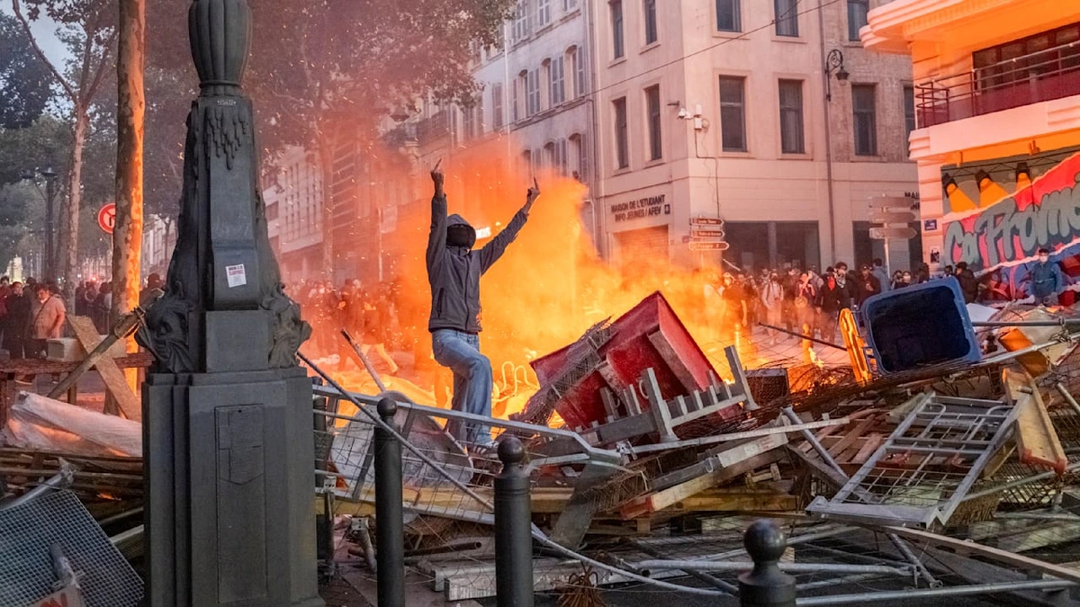 BILD im Gerichtssaal in Marseille: Erste Frankreich-Chaoten stehen schon vor Gericht