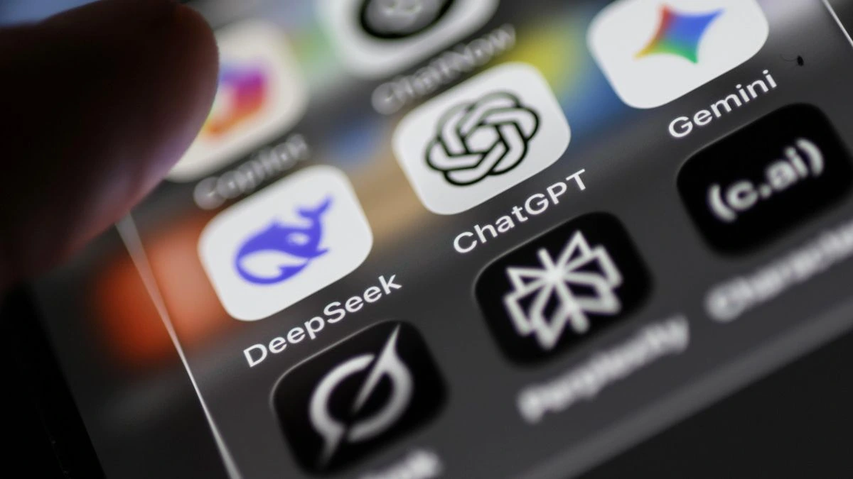 EEUU expulsa a la IA china DeepSeek del sector público y recrudece la guerra fría tecnológica