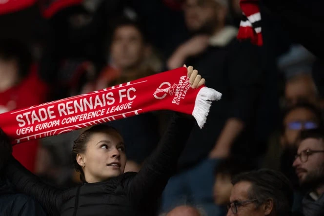 Les femmes tentent de se faire une place dans les stades de football, lieux « conçus et dirigés par des hommes »