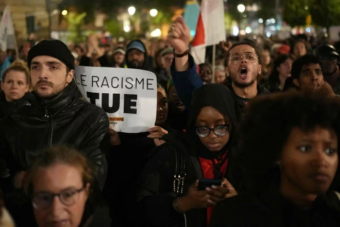 Attentat raciste de Trappes : dans toute la France, des hommages aux victimes où se mêlent colère commune et divergences politiques
