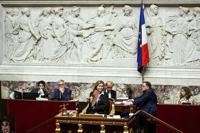 Budget 2027 : les députés votent de nouvelles taxes sur les grandes entreprises et adoptent le « pacte Papin »