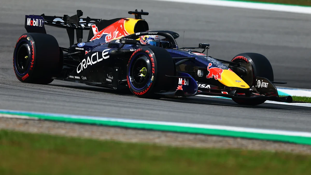 Pole Position in Malaysia: Saison-Premiere für Verstappen!