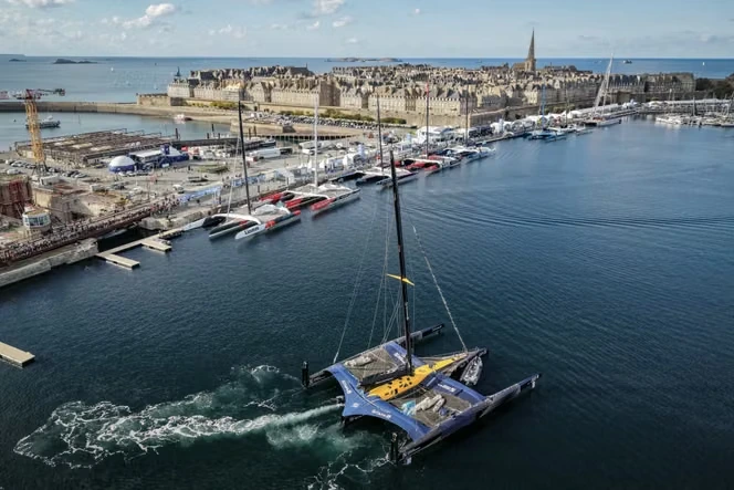 Route du rhum : à bord de « Maxi-Edmond-de-Rothschild », le maxi-trimaran flambant neuf de Charles Caudrelier
