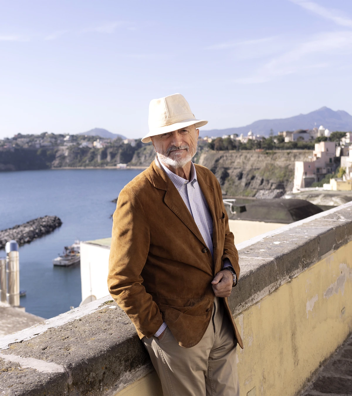 La nueva novela de Arturo Pérez-Reverte: "Europa merece que el Mediterráneo la recolonice. Cada patera, cada invasión y cada emigración extienden el Mediterráneo"