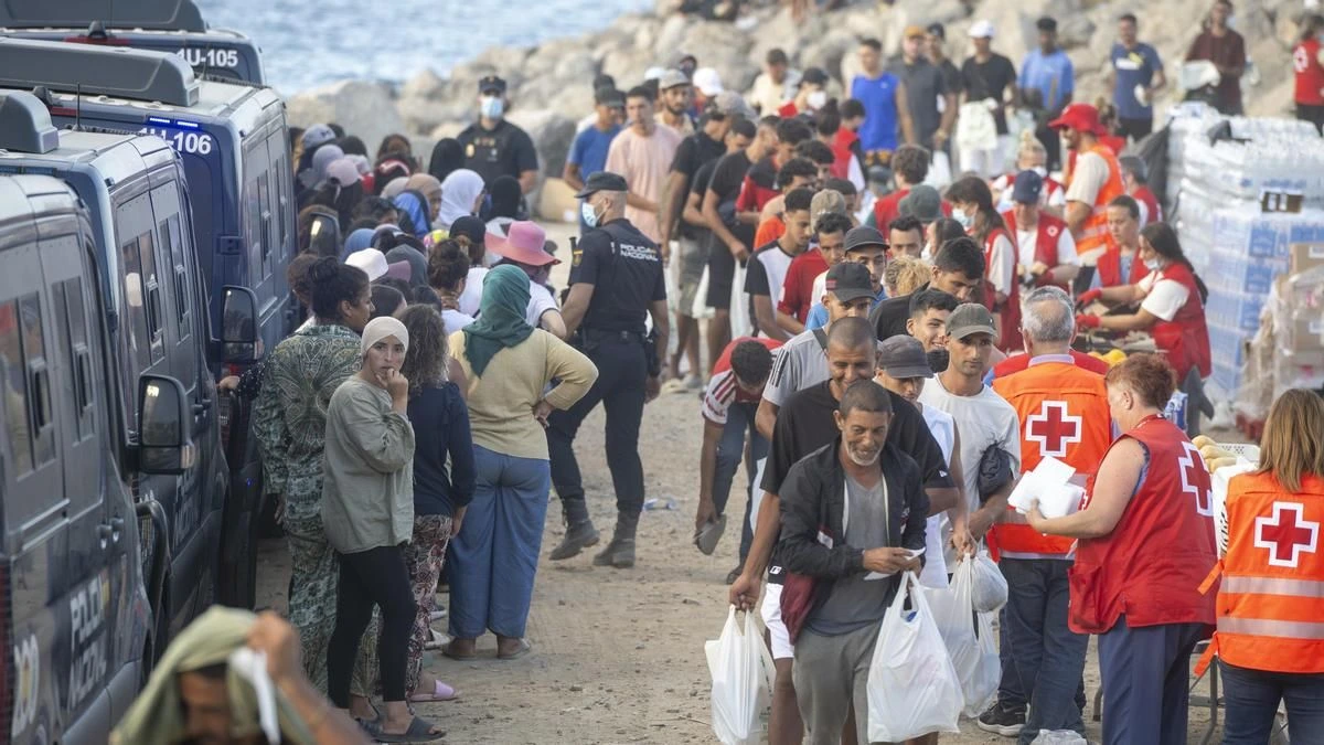 La jueza que investiga la entrada masiva de migrantes en Ceuta quiere saber si hubo una intrusión de Marruecos por mar