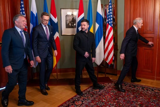 Guerre en Ukraine : à Oslo, Zelensky entretient, sans y croire, l’espoir d’être à nouveau entendu par les Etats-Unis