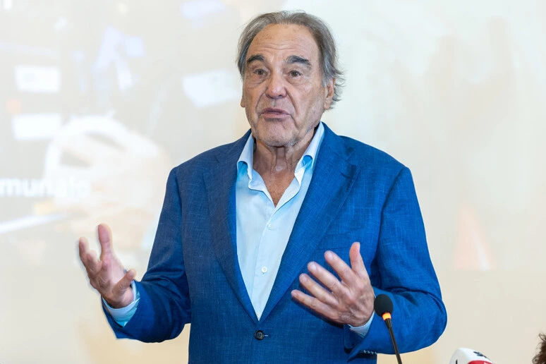 Oliver Stone cittadino onorario e laureato a Ferrara